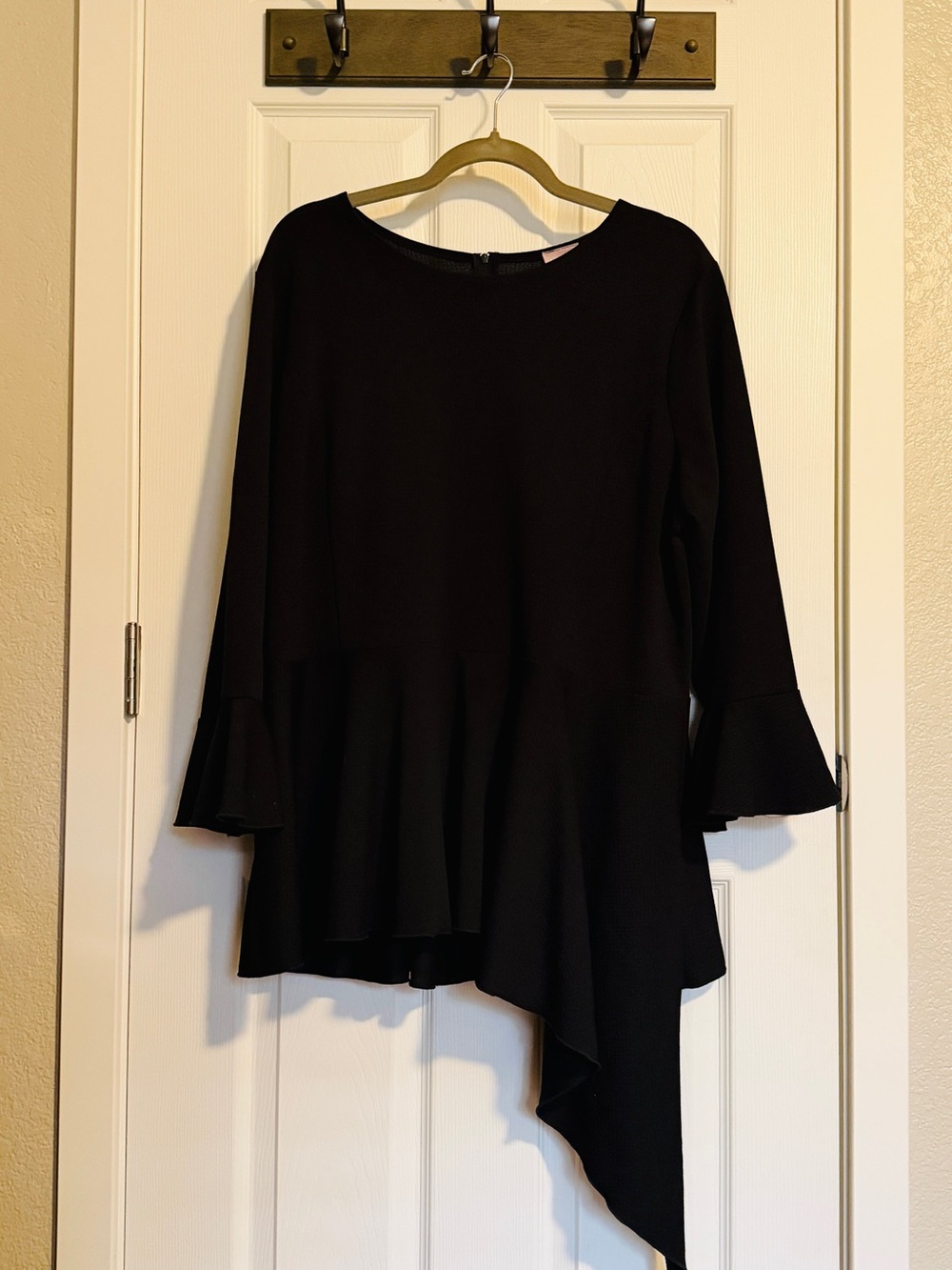 Zadie B Black Asymmetrical Bell Sleeve Tunic Top Size 3X Modest Shirt Elegant